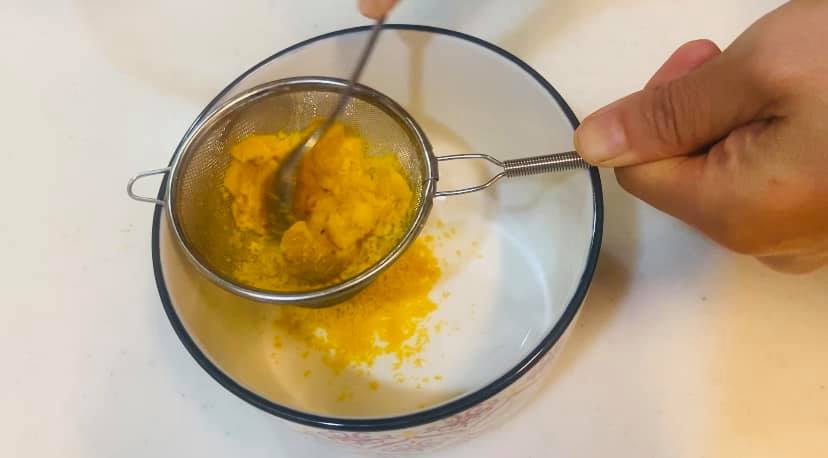Cách làm bánh trung thu trứng muối tan chảy vừa độc lạ vừa thơm ngon khiến cả nhà thích thú-7