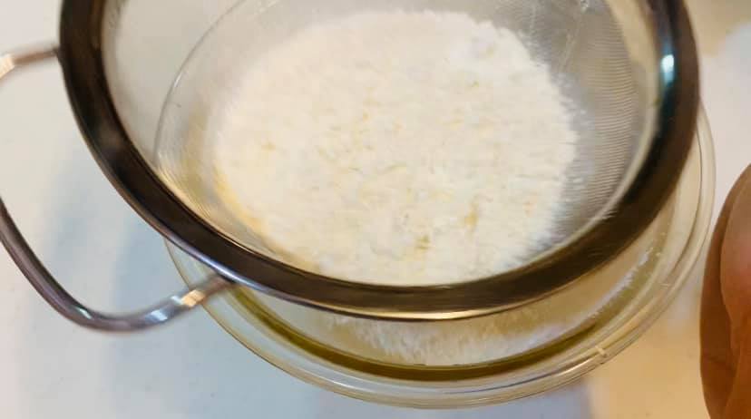 Cách làm bánh trung thu trứng muối tan chảy vừa độc lạ vừa thơm ngon khiến cả nhà thích thú-15