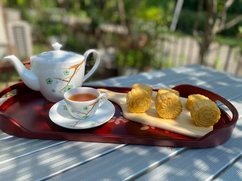 Cách làm bánh trung thu trứng muối tan chảy vừa độc lạ vừa thơm ngon khiến cả nhà thích thú-24