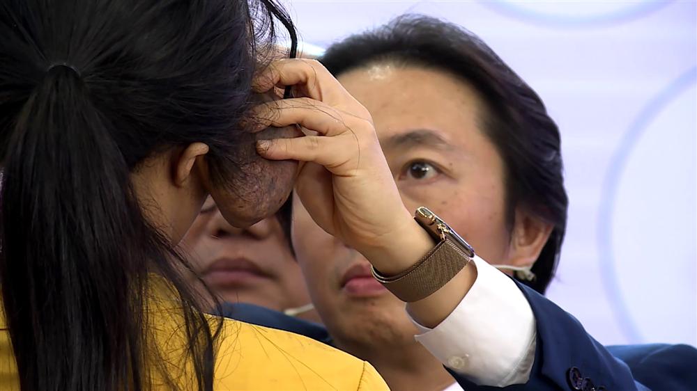 27 năm mặc cảm vì bị gọi là một mắt”, chồng bỏ đi khi con mới 1 tuổi, mẹ đơn thân khát khao đổi đời nhờ PTTM và cuộc lột xác khiến không ít người mong chờ-6