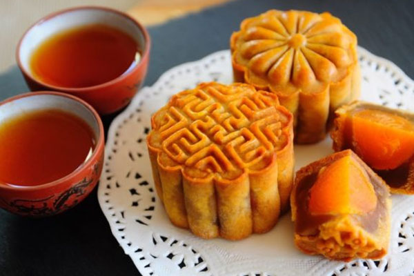 Đến hẹn lại lên: Người Hà Nội kiên nhẫn xếp hàng dài đợi mua bánh Trung thu Bảo Phương-23