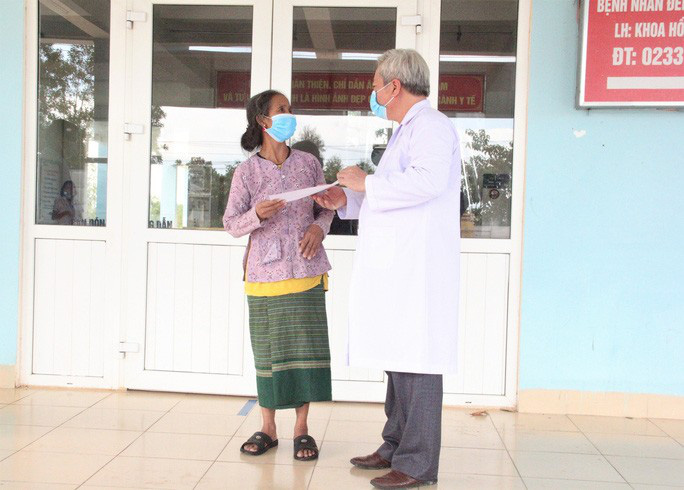 Đến ngày xuất viện, người mẹ mắc Covid-19 vẫn chưa biết con trai qua đời-2