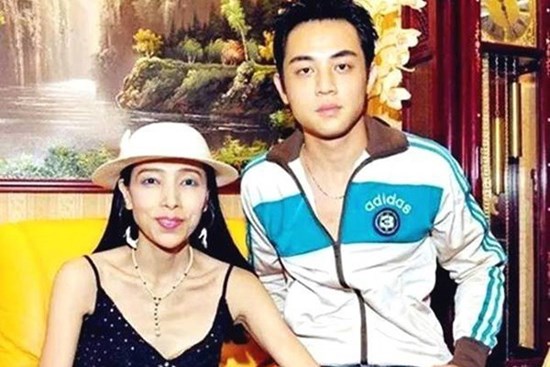 Nữ đại gia thích cặp trai trẻ 