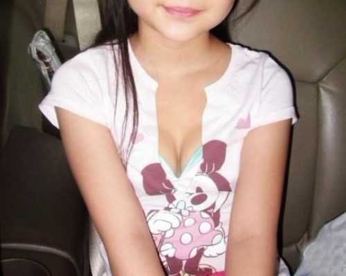 Tắm cho con gái lớp 4, mẹ chết lặng vì sự bất thường trên cơ thể-1