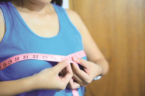 Tắm cho con gái lớp 4, mẹ chết lặng vì sự bất thường trên cơ thể-2