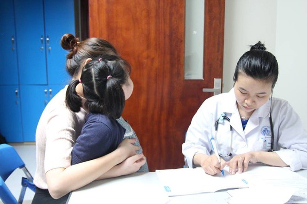 Tắm cho con gái lớp 4, mẹ chết lặng vì sự bất thường trên cơ thể-3