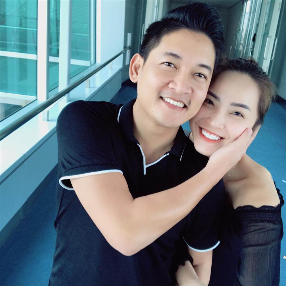 Chuẩn mẹ 3 con giàu có, Hải Băng rim tôm cho con bằng thứ gia vị đắt nhất thế giới-1