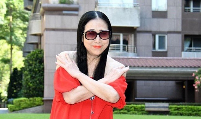 Nữ đại gia thích cặp trai trẻ ôm núi tiền sau 5 đời chồng gây ồn ào-1