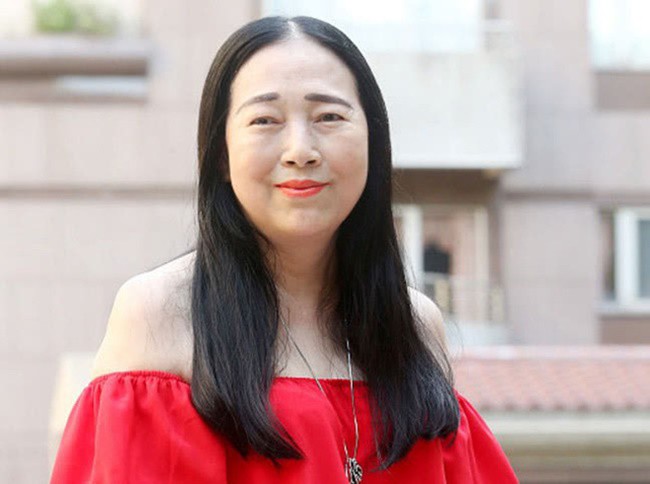 Nữ đại gia thích cặp trai trẻ ôm núi tiền sau 5 đời chồng gây ồn ào-7