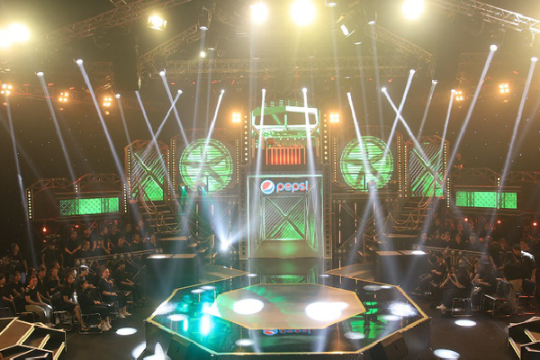 Trấn Thành tiếp tục bị chê làm lố tại Rap Việt: In hẳn lyrics của TLinh để đọc, nhận xét dài hơn giám khảo và HLV-7