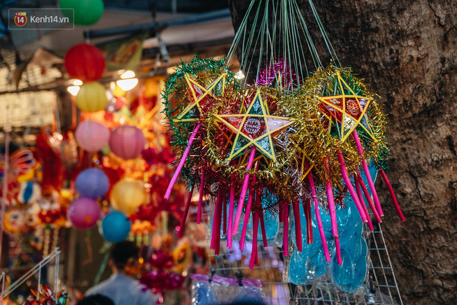 Hàng Mã đông nghẹt người dịp cuối tuần chơi Trung thu sớm, tiểu thương yêu cầu không chụp ảnh-7