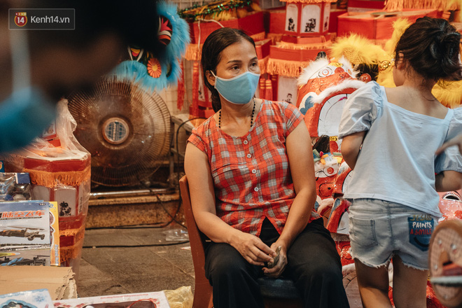 Hàng Mã đông nghẹt người dịp cuối tuần chơi Trung thu sớm, tiểu thương yêu cầu không chụp ảnh-19