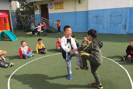 Mẹ hay ăn diện và mẹ mặc xuề xòa có ảnh hưởng thế nào đến con cái của họ? Giáo viên nói thật-6