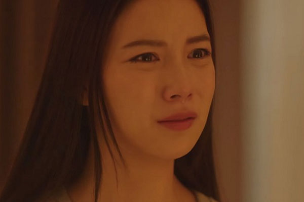 Chiều nào chồng đi đổ rác cũng mang theo hộp đồ ăn cho con của chị lao công, tôi cứ ngỡ chuyện bình thường đến khi chạm mặt chị ấy-1