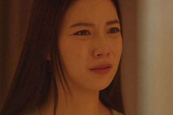 Chiều nào chồng đi đổ rác cũng mang theo hộp đồ ăn cho con của chị lao công, tôi cứ ngỡ chuyện bình thường đến khi chạm mặt chị ấy