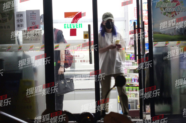 Giữa lùm xùm ly hôn vì chồng vỡ nợ, Triệu Vy lộ ảnh sống chung với trai trẻ gia thế không hề đơn giản?-5