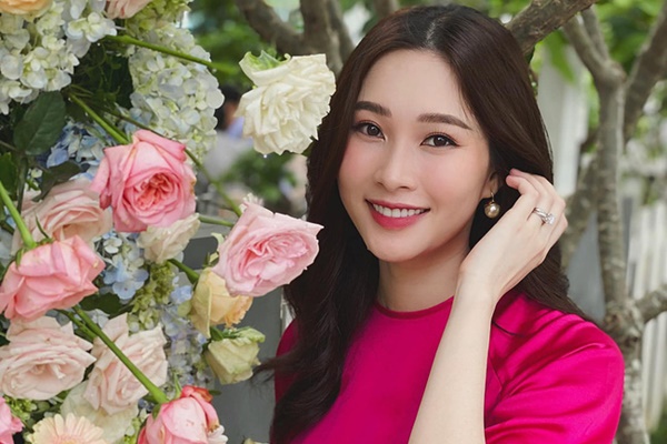 Nhan sắc Đặng Thu Thảo, Trần Tiểu Vy qua camera thường-1