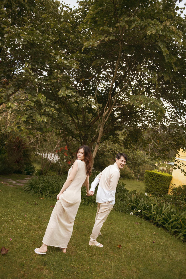 Vợ chồng Đông Nhi - Ông Cao Thắng tung bộ ảnh trước lúc lâm bồn nhưng lại gây tò mò vì không thấy bụng bầu đâu-6