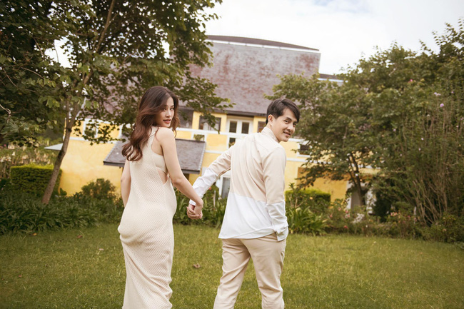 Vợ chồng Đông Nhi - Ông Cao Thắng tung bộ ảnh trước lúc lâm bồn nhưng lại gây tò mò vì không thấy bụng bầu đâu-2