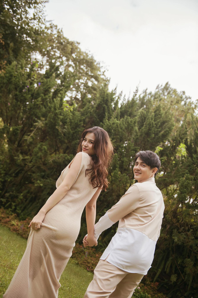 Vợ chồng Đông Nhi - Ông Cao Thắng tung bộ ảnh trước lúc lâm bồn nhưng lại gây tò mò vì không thấy bụng bầu đâu-4