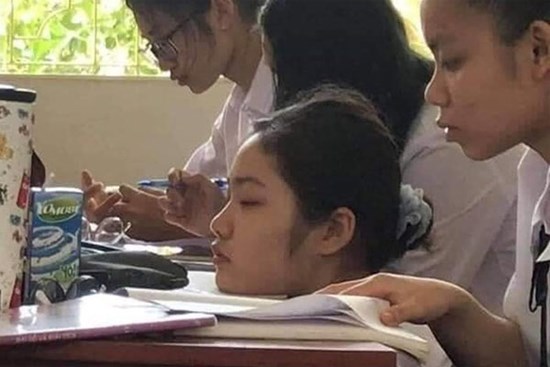 Cười đau bụng với chùm ảnh bá đạo chỉ có ở trường học Việt Nam: Học sinh nghịch ngợm đã đành, đây lại thêm cả thầy hiệu trưởng