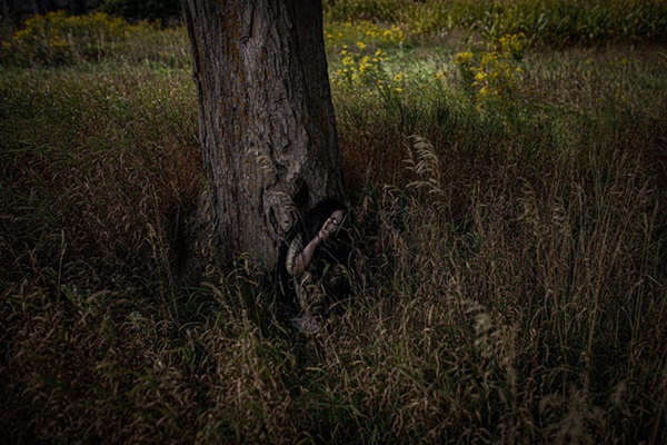 Tưởng là cảnh trong phim, nào ngờ đằng sau loạt ảnh kinh dị của bé gái này lại có một sự thật gây choáng-6