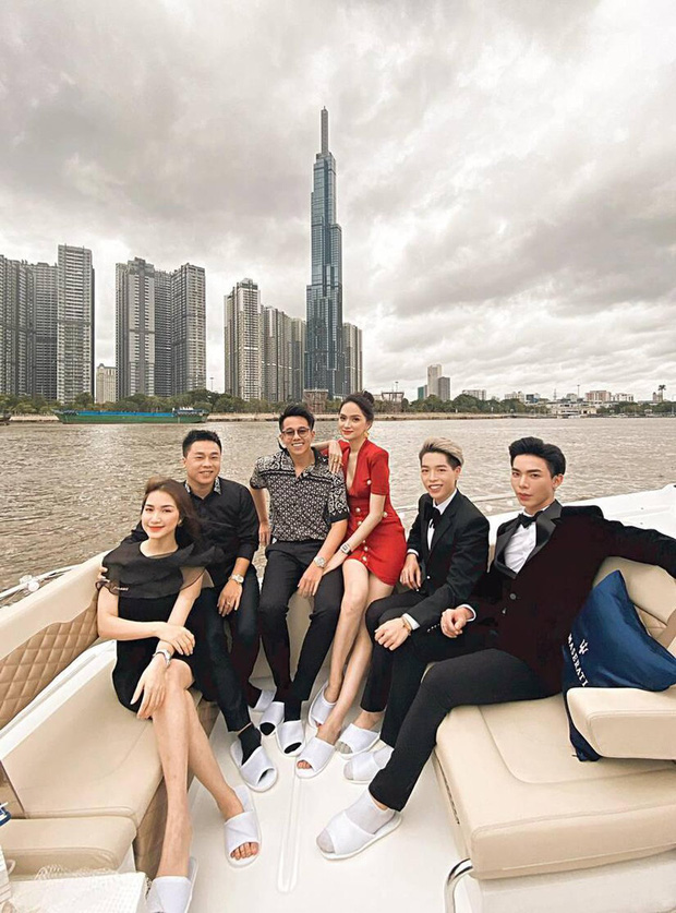 Clip toàn cảnh tiệc du thuyền Hương Giang - Matt Liu và hội bạn thân, hé lộ cảnh khóa môi full không che với bạn trai CEO-2