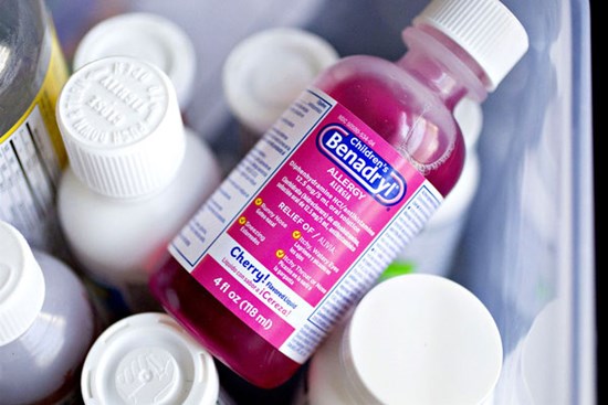 FDA cảnh báo về sự nguy hiểm từ thử thách uống thuốc dị ứng Benadryl trên TikTok
