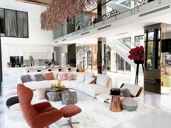 Ngọc Trinh chi vài trăm triệu mua bàn ăn nhưng không bao giờ ngồi, chỉ dùng để làm điều này-5