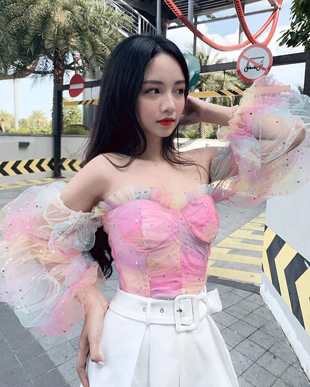 Áo trễ vai vẫn hot hòn họt, sắm 9 mẫu này đi chơi Trung thu thì chuẩn khỏi chỉnh-2