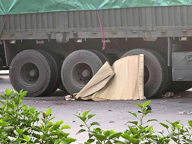 Chưa kịp vui được về nhà mới, 3 bố con cùng gặp nạn-1