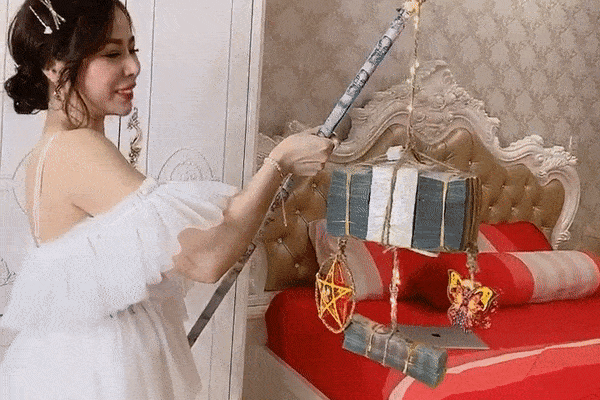 Chàng trai chạy 100km theo cô gái xinh đẹp đi xe phân khối lớn, nhưng khi thấy cô cởi mũ bảo hiểm liền suýt ngất vì chân tướng thật sự-4