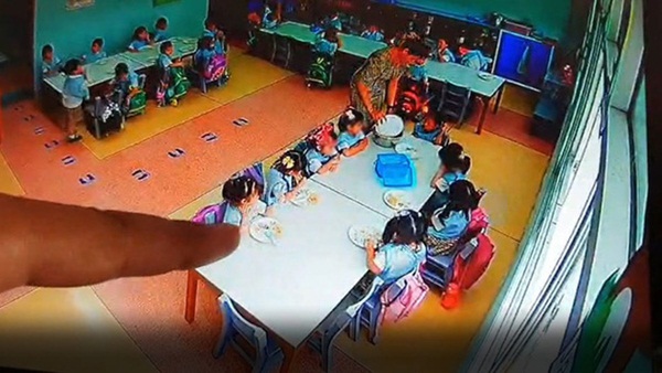 Thấy con nhiều ngày đi học về khóc mếu kêu đói bụng, người cha đi tìm sự thật và bàng hoàng với những gì mình phát hiện-1