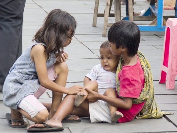 Ngành chăn dắt trẻ ăn xin ở Châu Á: Kẻ máu lạnh tạo ra những đứa bé khuyết tật và biến chúng thành cỗ máy kiếm tiền vô đạo đức-2