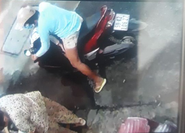 Truy xét người phụ nữ nghi chở con dàn cảnh trộm tiền của cụ bà bán tạp hóa ở Sài Gòn-3