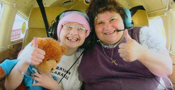 Mẹ vừa qua đời, con gái bại liệt bỗng đứng lên đi lại bình thường, hé lộ chân tướng vụ án con giết mẹ với dòng thông báo rợn người trên MXH-1