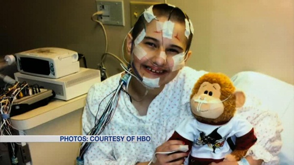 Mẹ vừa qua đời, con gái bại liệt bỗng đứng lên đi lại bình thường, hé lộ chân tướng vụ án con giết mẹ với dòng thông báo rợn người trên MXH-3