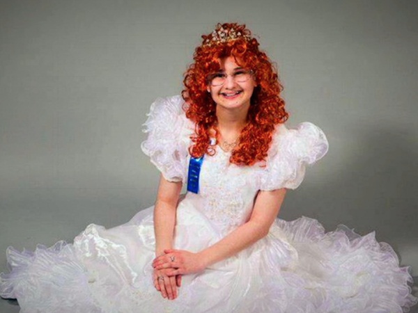 Mẹ vừa qua đời, con gái bại liệt bỗng đứng lên đi lại bình thường, hé lộ chân tướng vụ án con giết mẹ với dòng thông báo rợn người trên MXH-7