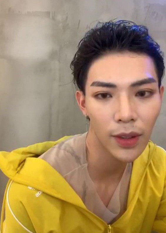 Lời nguyền mặc xấu gia đình Hoa Dâm Bụt: Erik ưa trang điểm lố nhưng sao bằng cách phối đồ đi vào lòng... đất của Hòa Minzy?-8