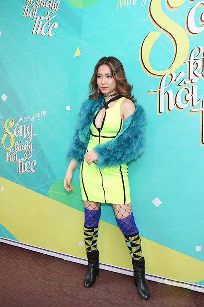 Lời nguyền mặc xấu gia đình Hoa Dâm Bụt: Erik ưa trang điểm lố nhưng sao bằng cách phối đồ đi vào lòng... đất của Hòa Minzy?-21