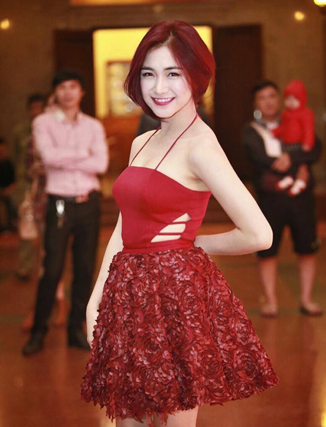 Lời nguyền mặc xấu gia đình Hoa Dâm Bụt: Erik ưa trang điểm lố nhưng sao bằng cách phối đồ đi vào lòng... đất của Hòa Minzy?-25