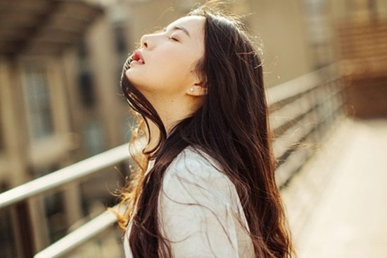 Chuẩn bị tái hôn thì chồng cũ hẹn gặp đưa một cuốn sổ, nghe anh tuyên bố mà cô nghẹn ngào lập tức xin hủy hôn