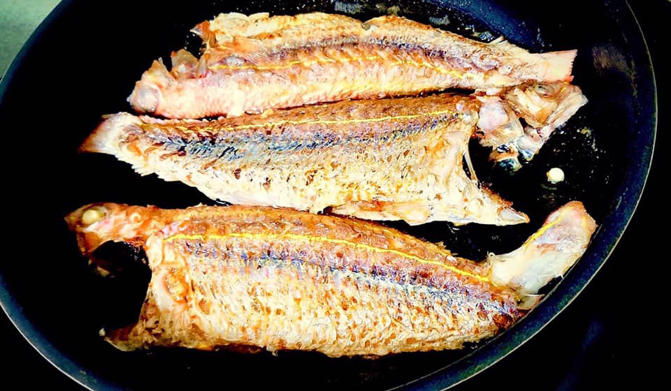 Mẹo mới rán đủ mọi loại cá không nát, không tốn dầu, không bắn, không sát chảo-3