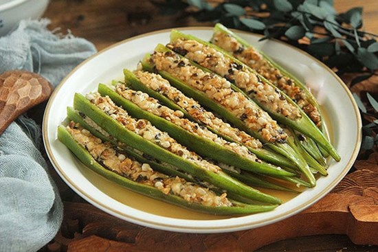 Tưởng chỉ có thể luộc hoặc xào, đậu bắp đem nhồi thịt lại ngon bất ngờ