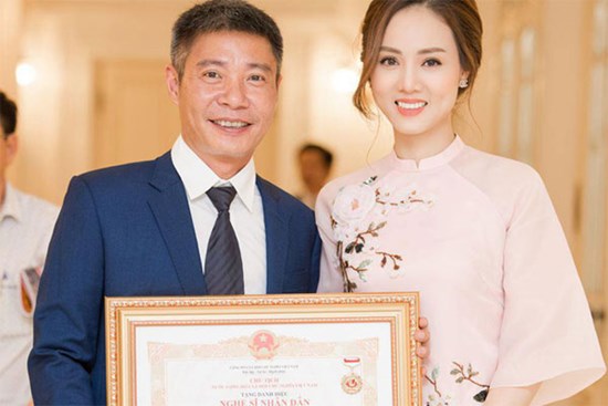 Bị hỏi 'còn hẹn hò với NSND Công Lý không?', bạn gái kém 15 tuổi nói gì?