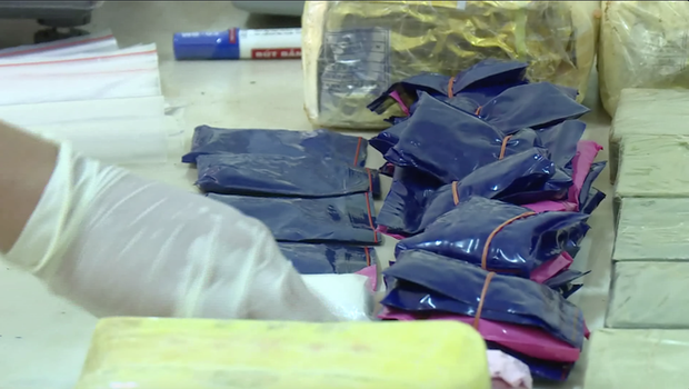 Trinh sát đào đất lấy lô ma túy trị giá 10 tỷ đồng của ông trùm ở xứ Nghệ-6