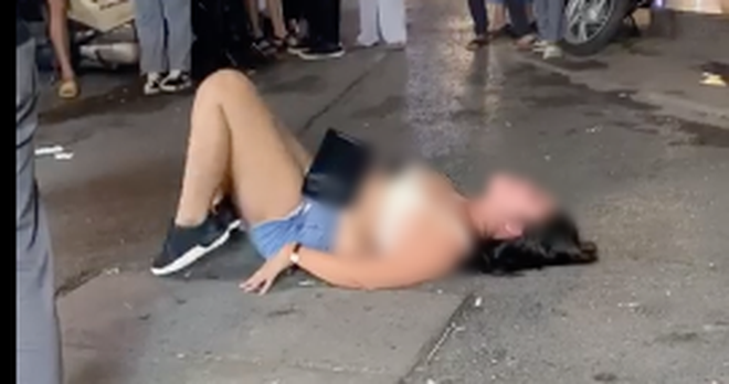 Vụ người phụ nữ khóc lóc, lột đồ tố quán bar ở Tạ Hiện thu tiền vé 150k vào không cho uống rượu: Đại diện quán bar lên tiếng-1