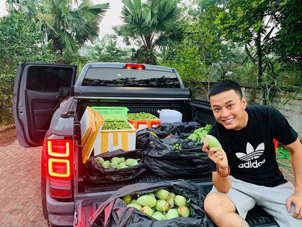 3 sao nam đẹp trai lấy vợ kém sắc giờ nhà đẹp, con ngoan không ai bằng-20