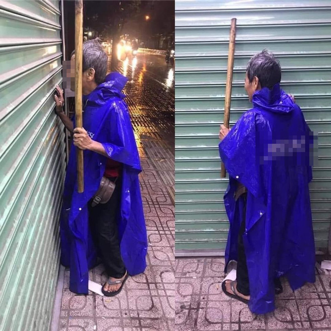 Được cho tiền, ông cụ mù bán bút dạo có lời từ chối khiến bao người nể phục-1