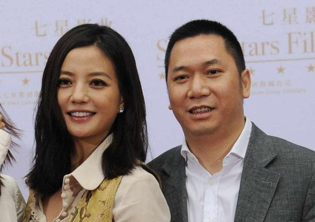 Triệu Vy lần đầu lộ diện giữa lùm xùm ly hôn và đưa trai trẻ về nhà, thái độ gây chú ý giữa sàn bar-4